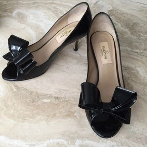 Valentino black bow ribbon kitten heels open toes patent leather shoes 35 5